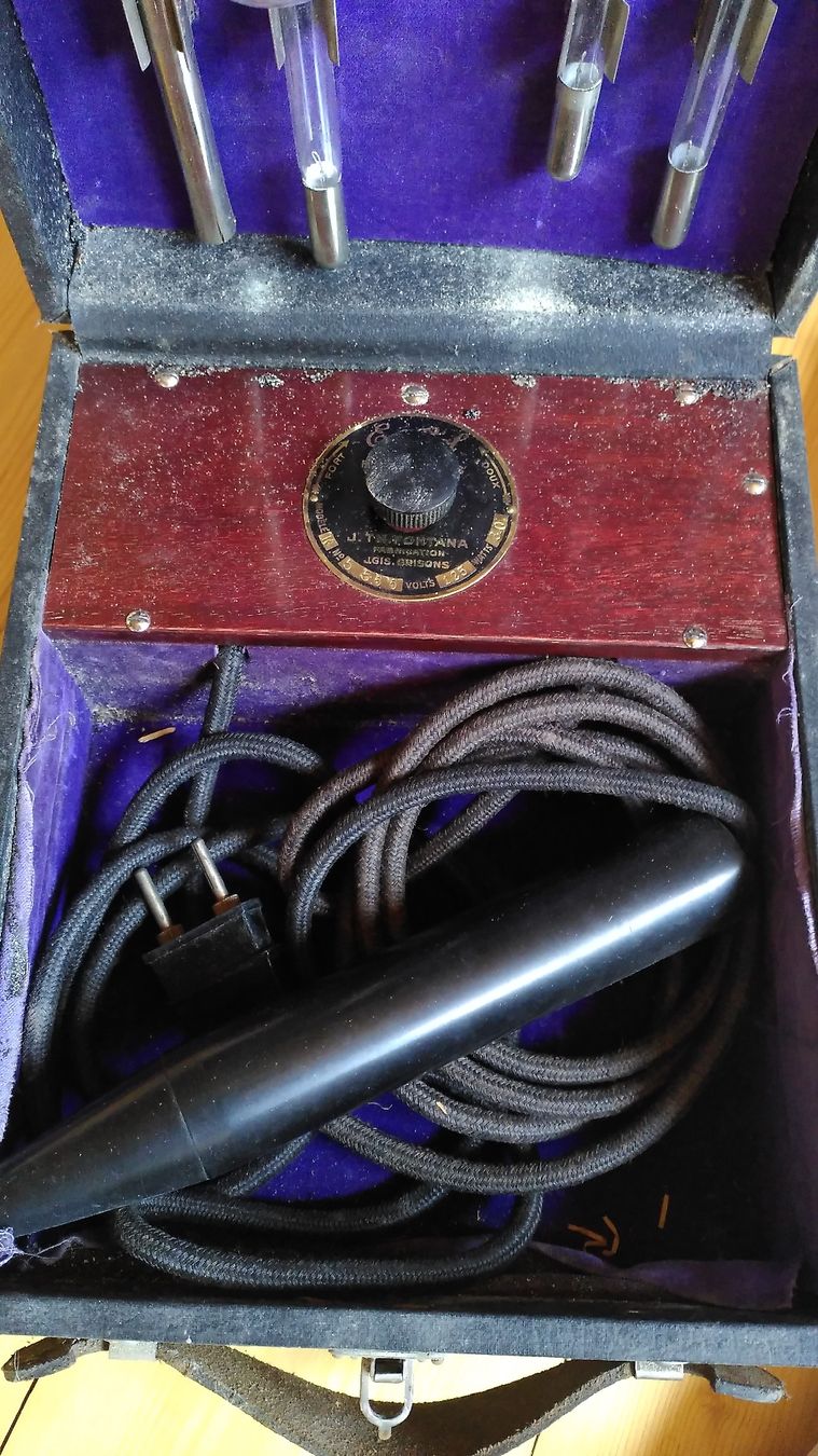 Attrezzature mediche: violette Strahlen- Apparat 1928 – Usato da Malans GR venduto da basile001 2
