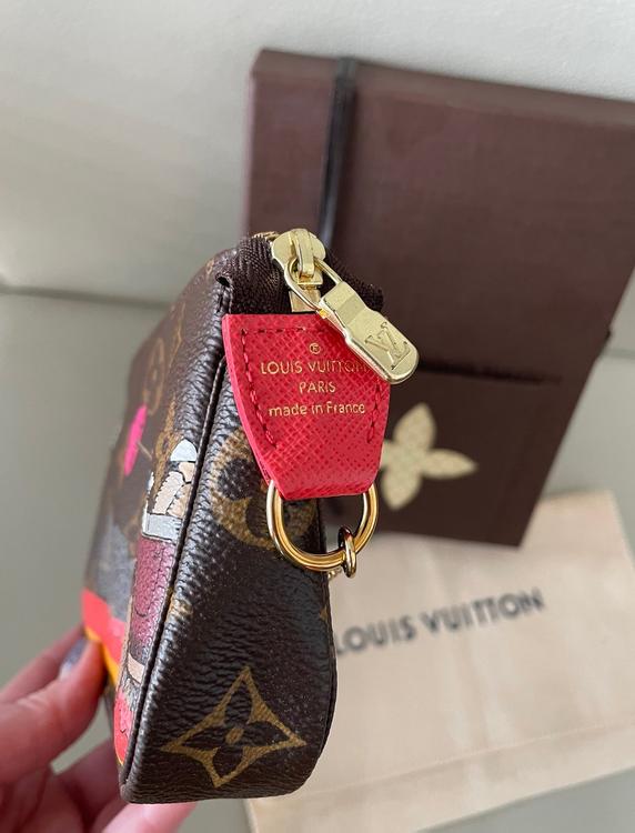 LOUIS VUITTON Damier Azur 2015 Christmas Animation Mini Pochette