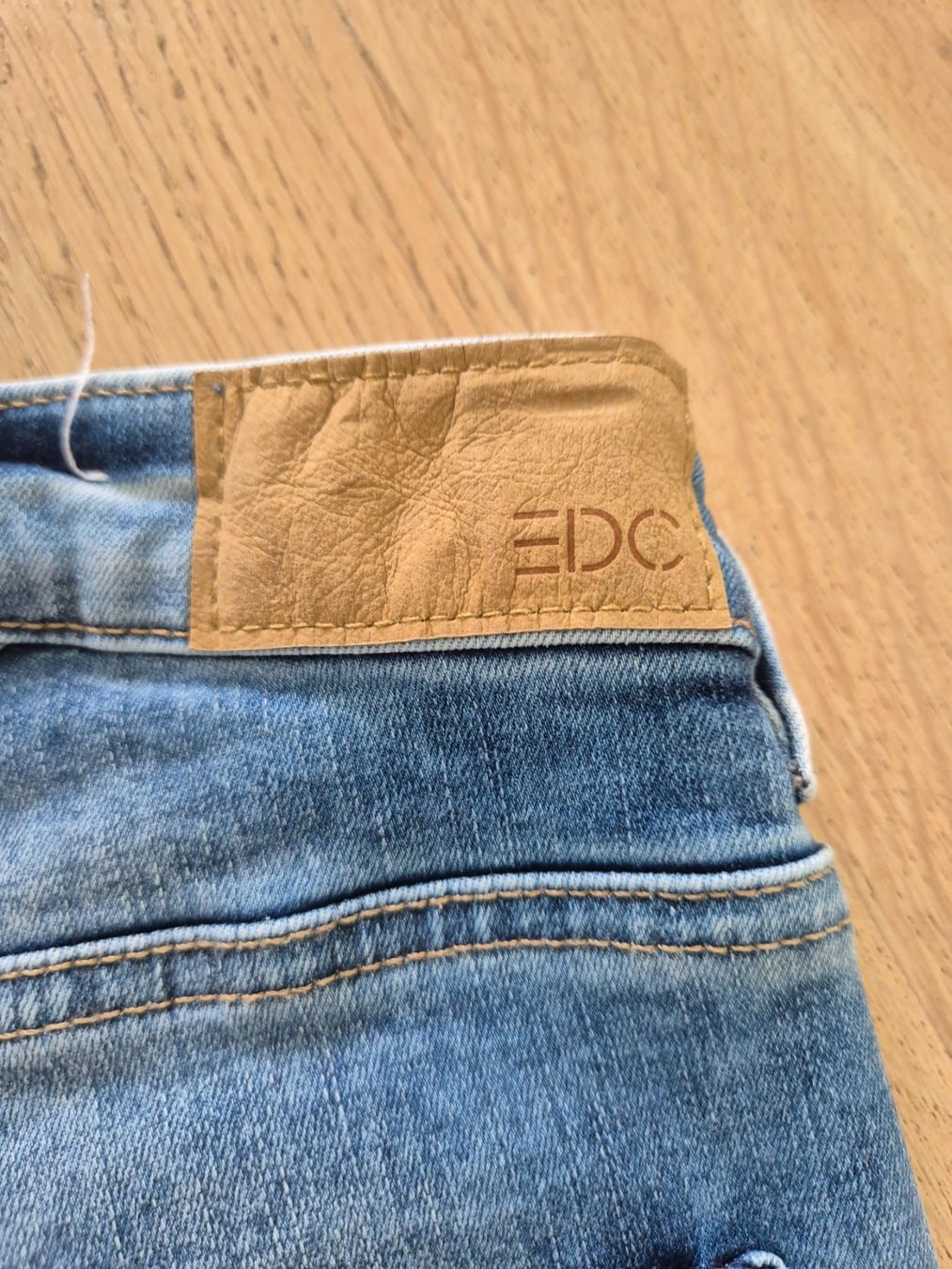 Esprit Jeans: EDC Jeans Neu, ungetragen Gr. 36 – Nuovo (secondo la descrizione) da Schaffhausen venduto da Madison74 1