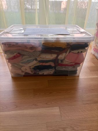 1 Kiste Babykleider Gr. 50/56 Frühling/Sommer für Mädchen