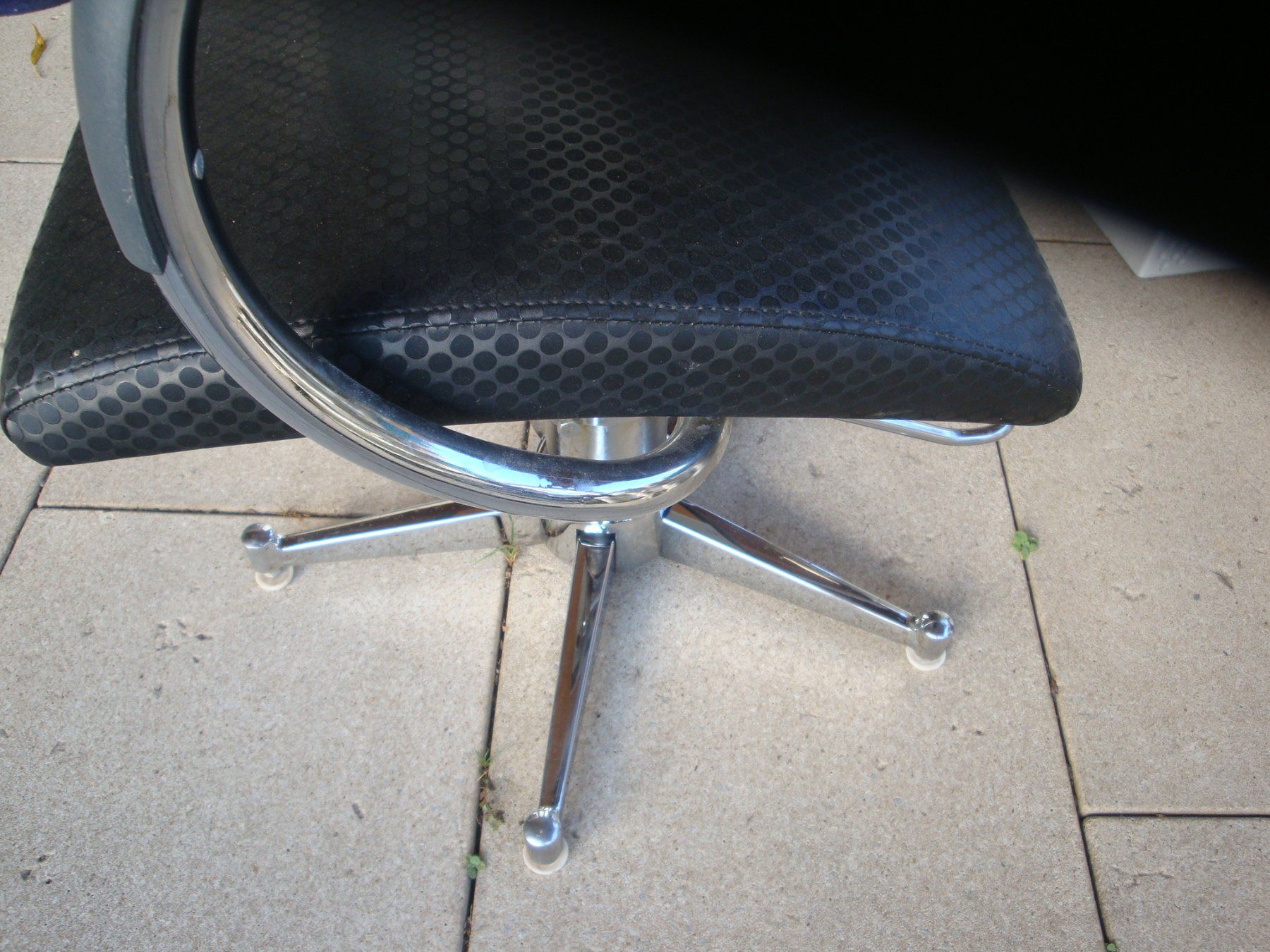 Chaises: Coiffeurstuhl schwarz – D'occasion à Enggistein par mach1 3