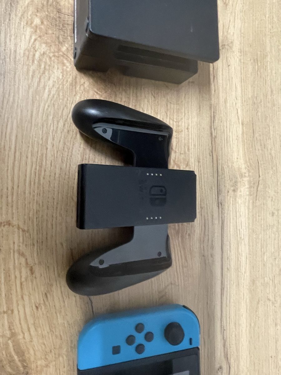 Nintendo Console: Nintendo Switch mit Mario Kart und Super Smash Bros – Usato da Emmenbrücke venduto da pat_j8hz 1