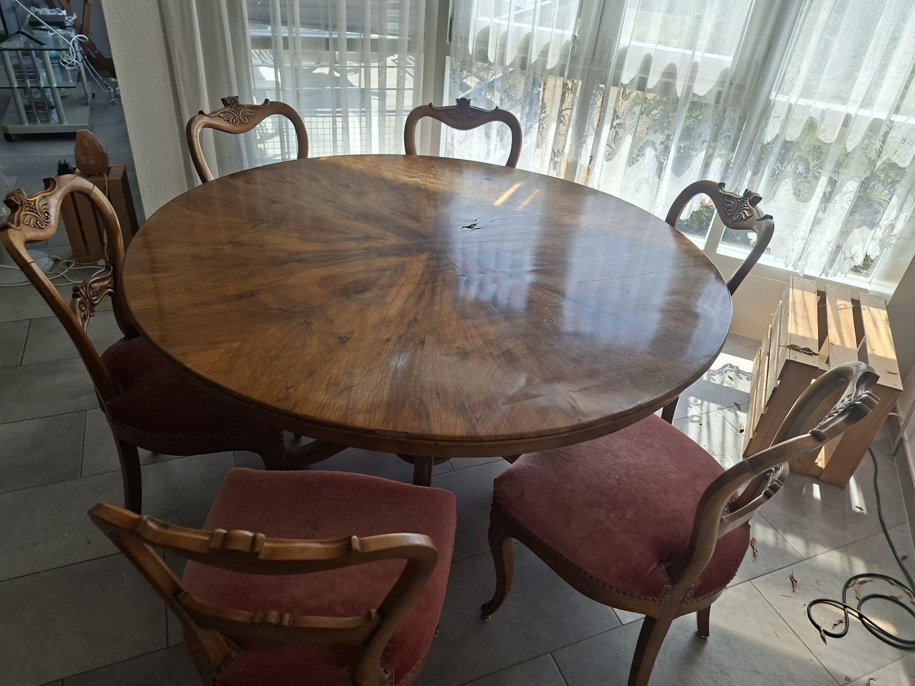 Tavoli: Nussbaum Tisch mit 6 Stühle – Usato da Bellach venduto da mas_hqw8 1