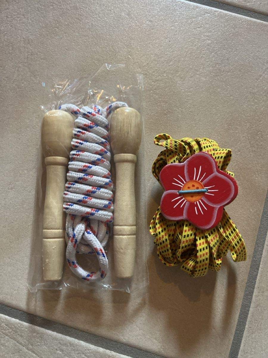 Sonstiges Spielzeug & Basteln: Springseil und Gummitwist – Neu (gemäss Beschreibung) aus Glarus von chr_s287
