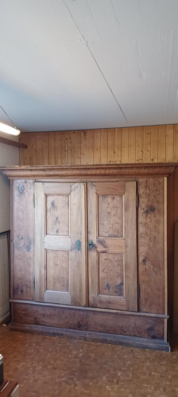 Armadi: Alter Holzschrank – Usato da Müllheim Dorf venduto da Agami123 1