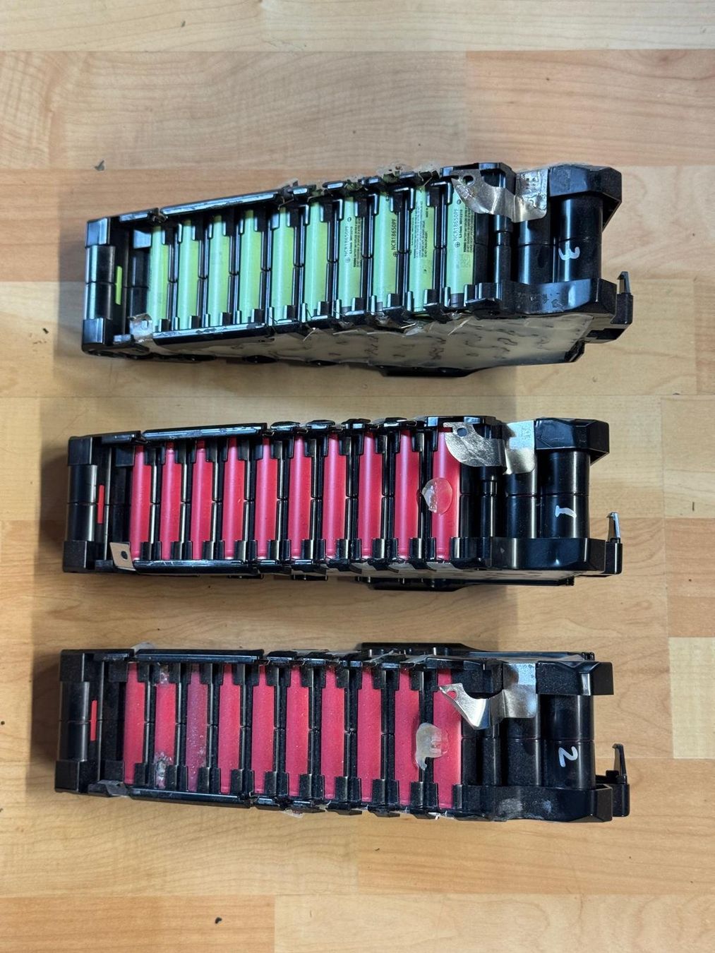 Flyer Akkus: 3x  Flyer Vollblut Akkupsack – Defekt aus Aristau von SwissVolts_Akkus