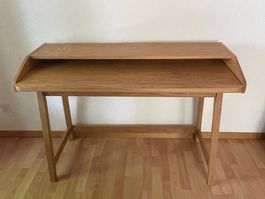 Bureau avec plateau coulissant