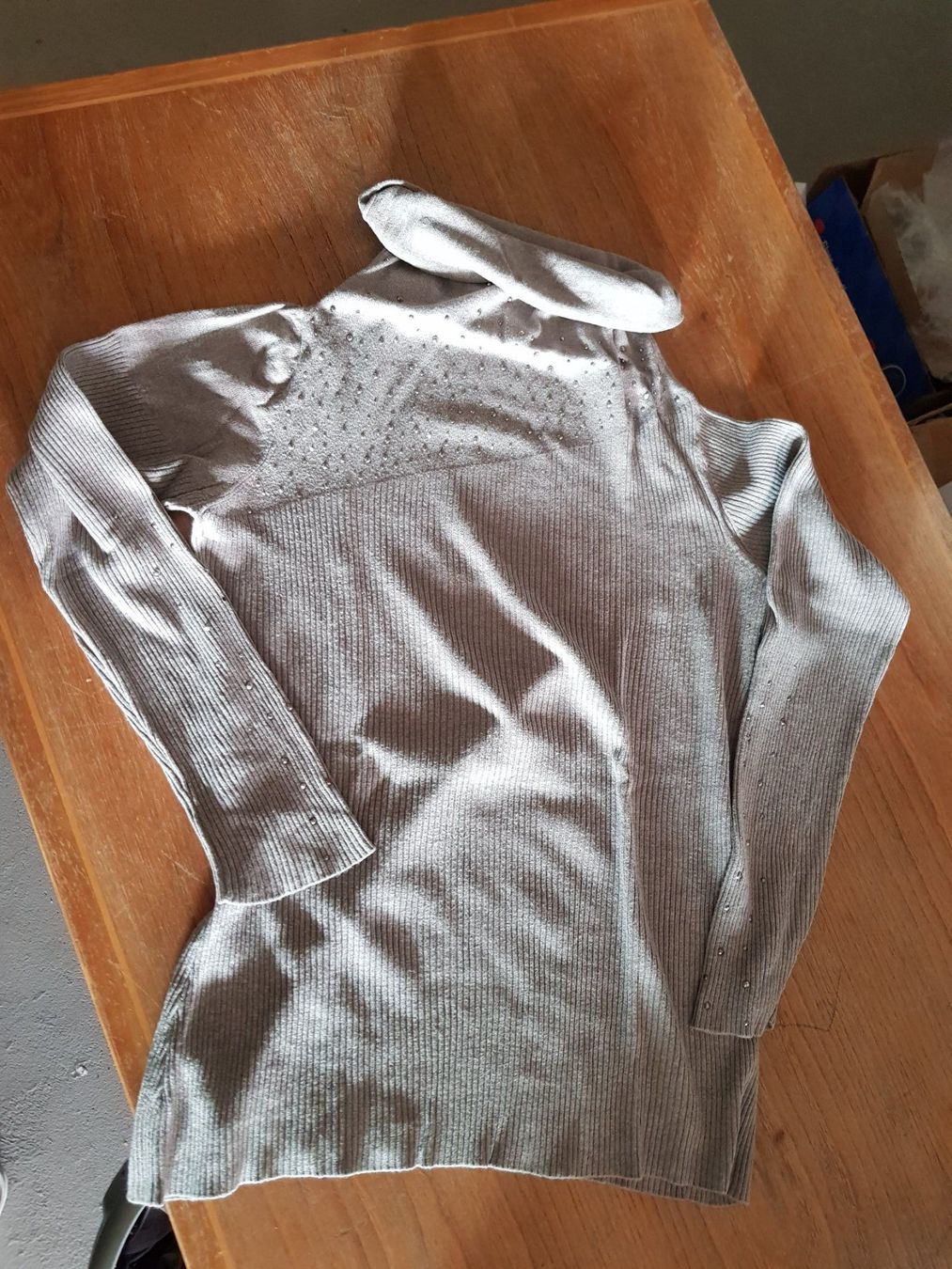 Maglioni & Felpe: Pullover mit aufgenähten Steinen ca. Grösse 38 – Usato da Walterswil BE venduto da Lonitti 2
