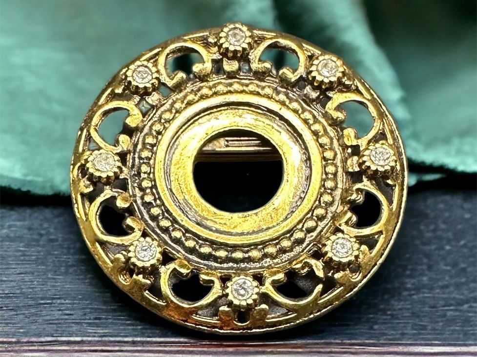 Broches & Aiguilles: Goldfarbene Brosche – D'occasion à Lamone par LaCantinaMagica