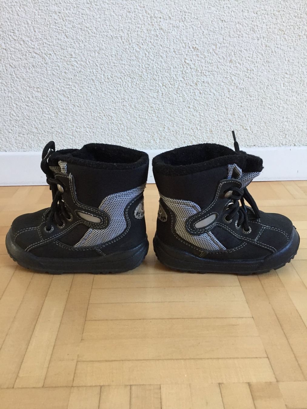 Scarpe per ragazzi: Winterschuhe für Kinder Grösse 23 – Usato da Dietikon venduto da Klopfer05 3