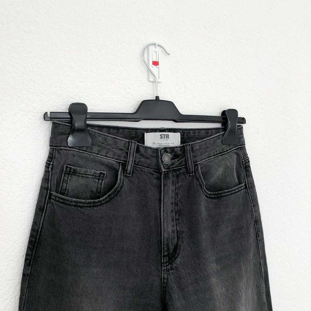 Stradivarius Jeans: Straight Leg Jeans Stradivarius – Nuovo (secondo la descrizione) da Chur venduto da faja7000 2