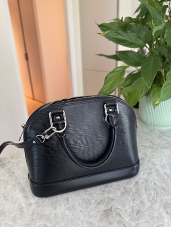 Sac à main Louis Vuitton Alma BB cuir épi noir état neuf