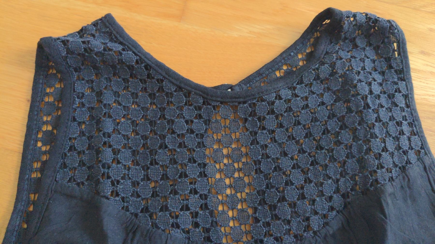 Top: Schwarzes Sommer Top Gr M mit Spitze – Usato da Sutz venduto da Rawypp 1