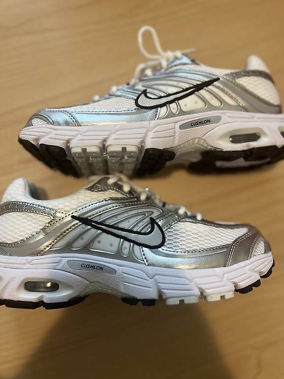 Scarpe da donna: Nike Air Max 2K White Black – Usato da Dürnten venduto da jor_y6gw
