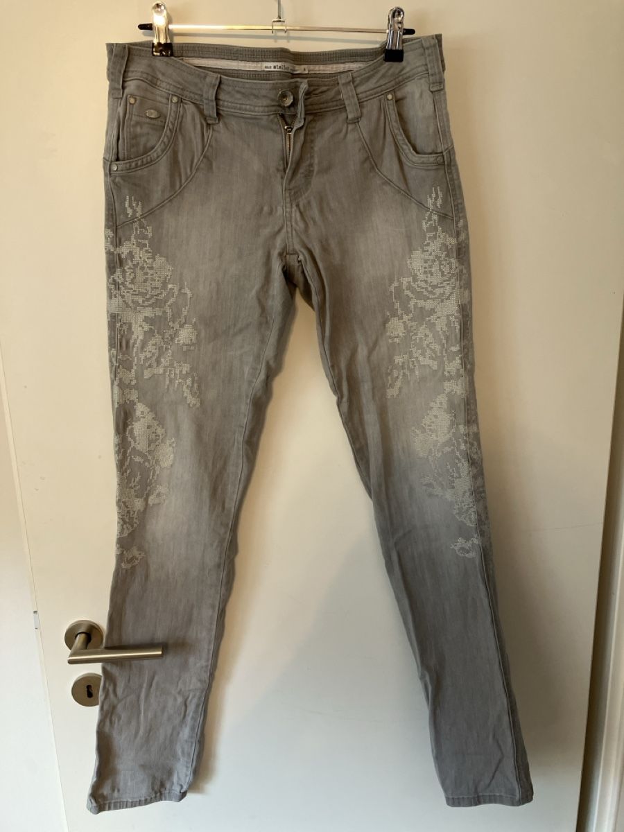 Nile Jeans: bestickte hellgraue nile jeans grösse S – Gebraucht aus riggisberg von yiin