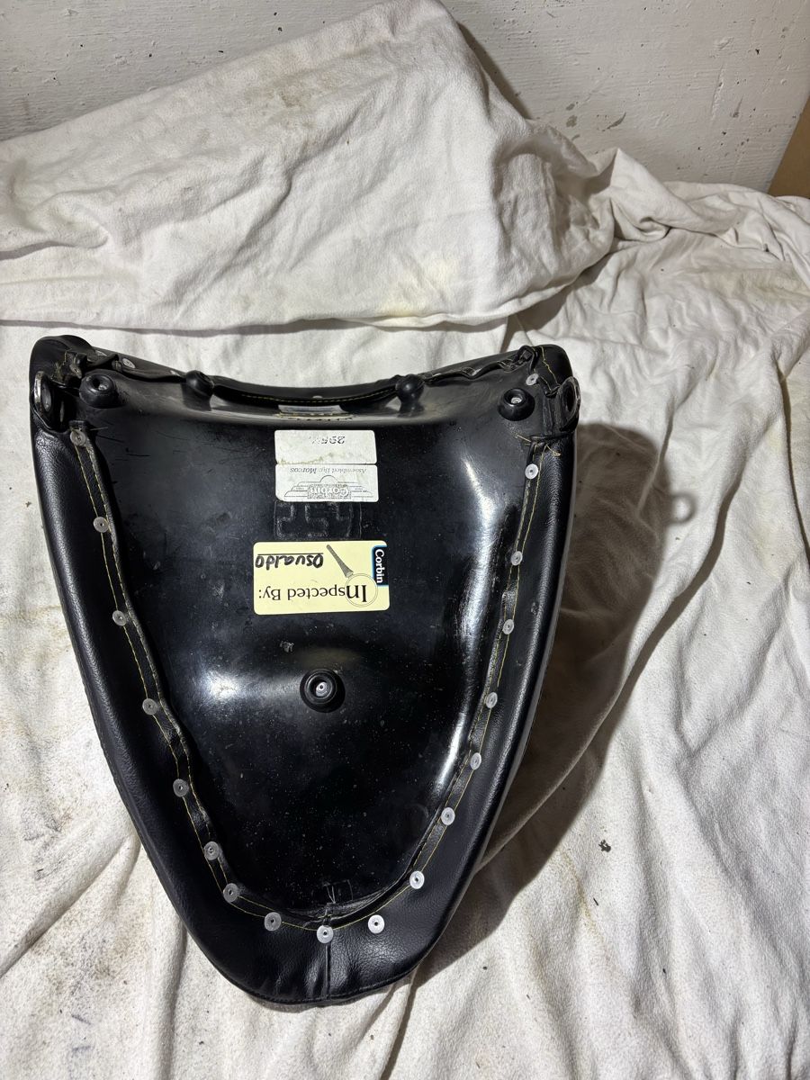 Harley-Davidson Toutes les pièces détachées moto: Harley Davidson Sitz Corbin  – D'occasion à Schötz par Harley35 5