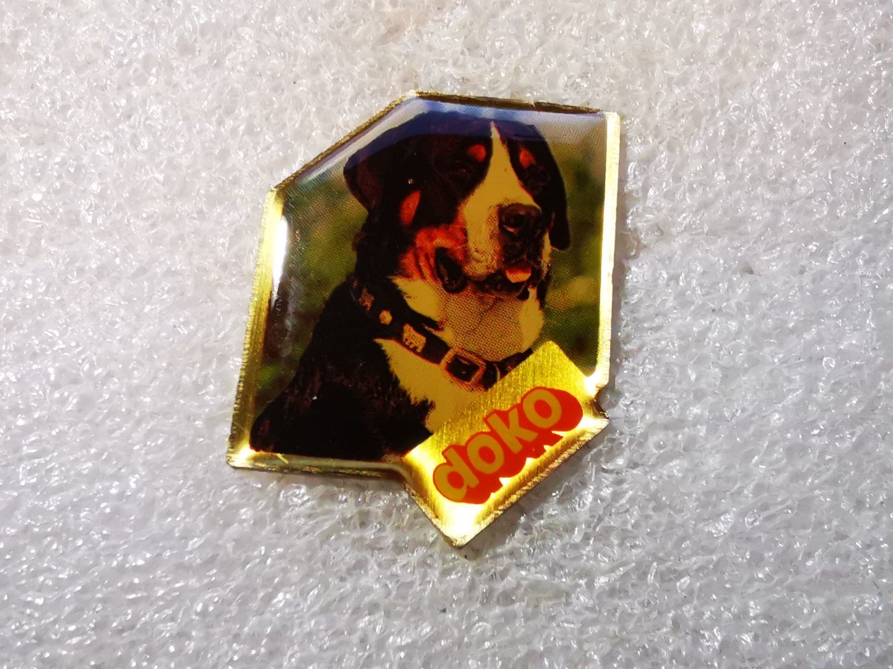 Placchette & Badge: Ansteckpin 102: Doko – Usato da Oppligen venduto da Pin-Fall-Shop