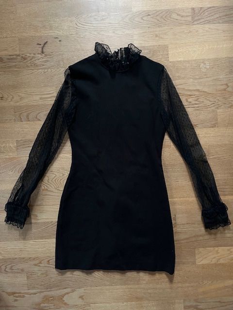 Kleider: Cocktailkleid mit Spitzenkragen schwarz – Gebraucht aus Steinmaur von Dyleila