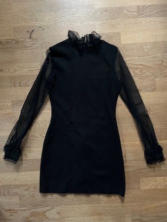 Cocktailkleid mit Spitzenkragen schwarz