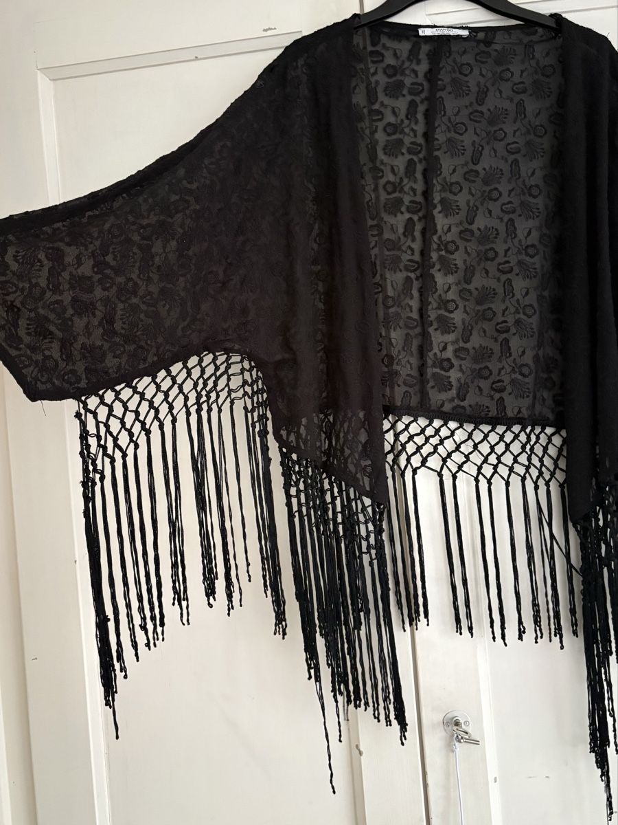 Arte internazionale: Mango Kimono schwarz mit Fransen Einheitsgrösse – Usato da Zürich venduto da iphigenie666 1