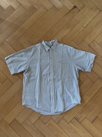 Blau weiss gestreiftes Kurzärmeliges Hemd
