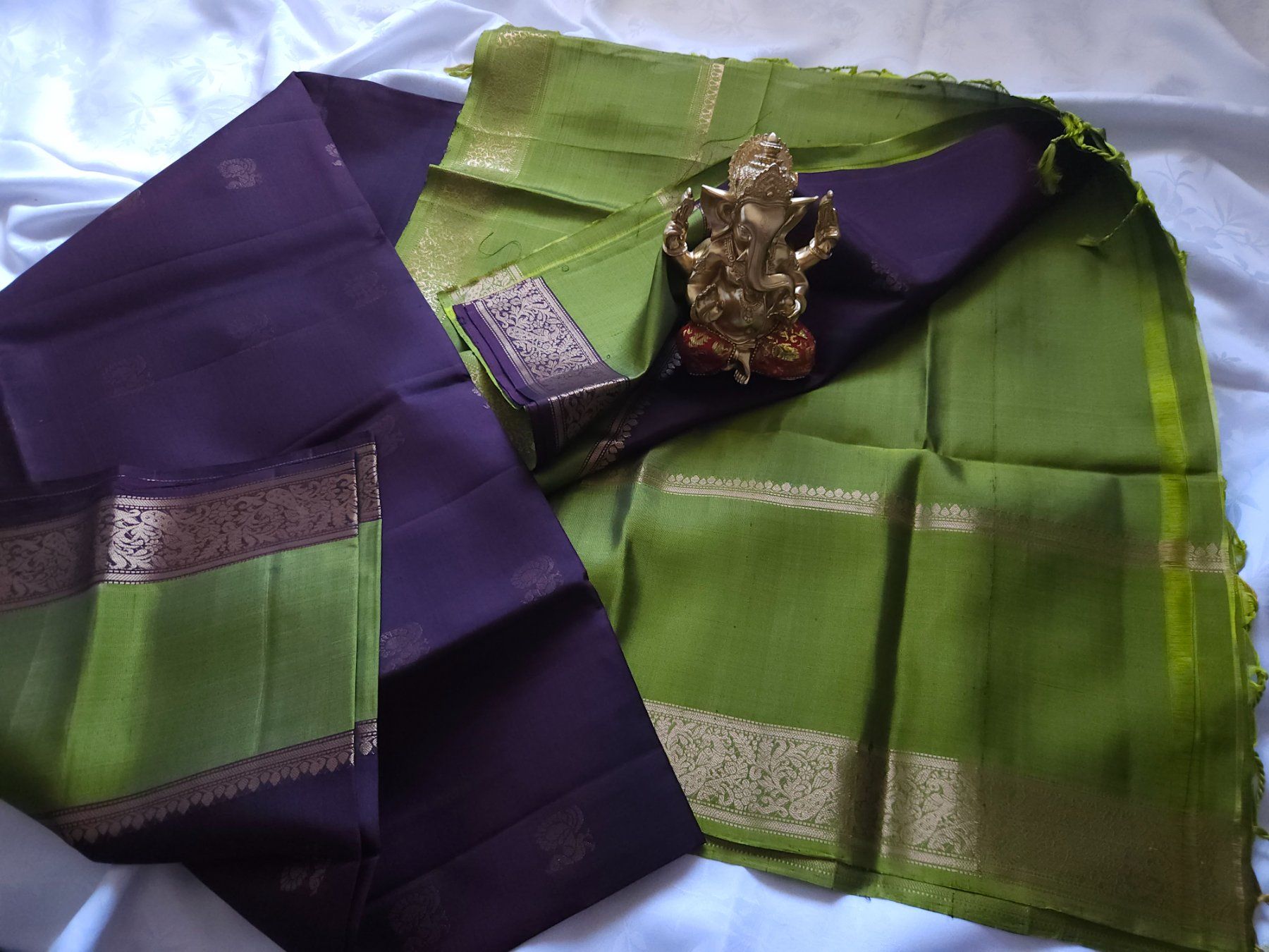 Vestiti: Pure soft silk saree green and maroon NEW – Nuovo e nell'imballaggio originale da Les Acacias venduto da minnie6