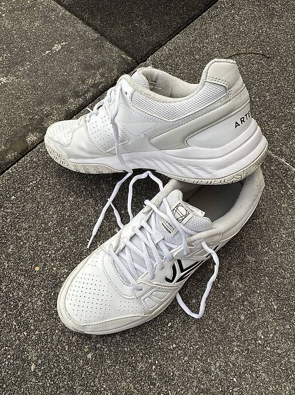 Decathlon Scarpe da uomo: Decathlon Tennis-/ Hallenschuhe – Usato da Stans venduto da annasophiedorothee