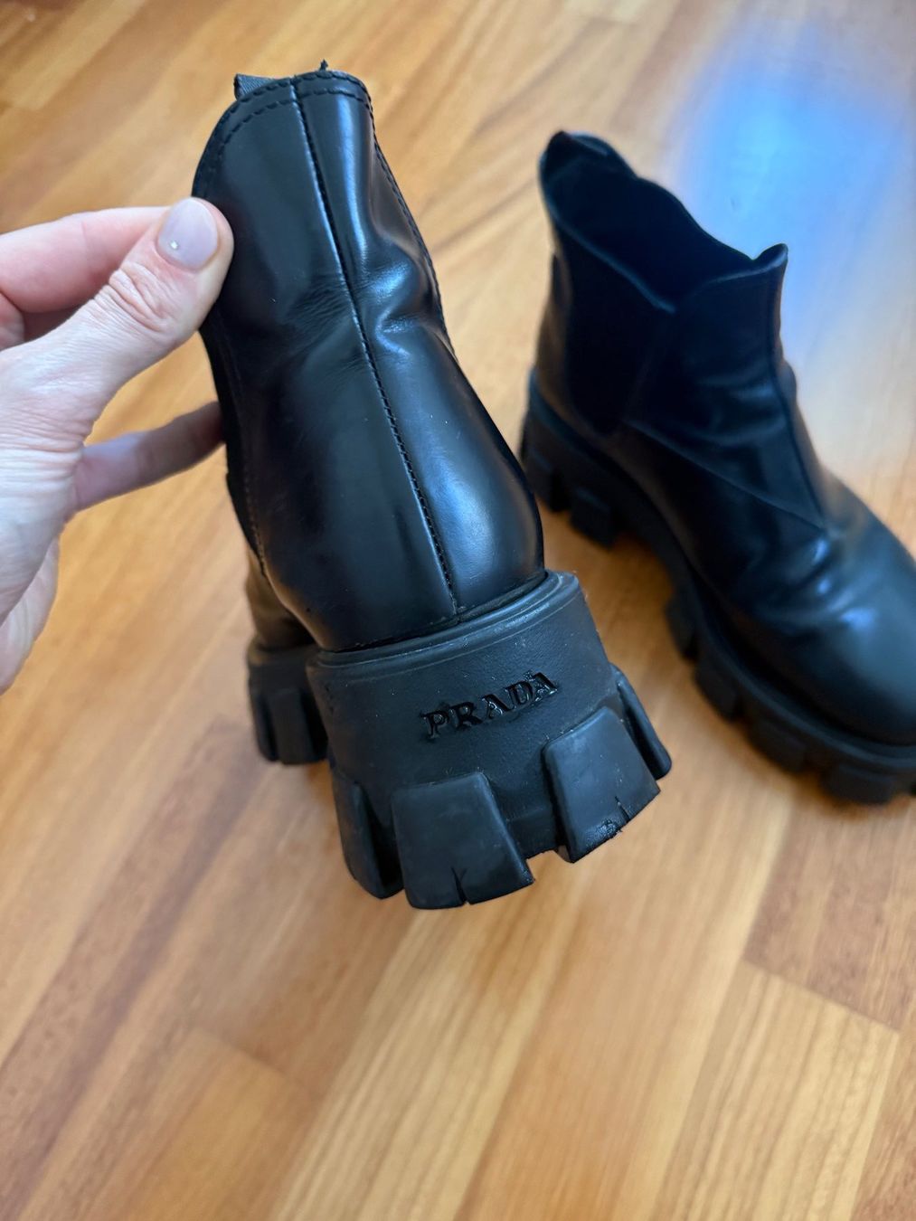 Prada Scarpe da donna: Schwarze Prada Damen Monolith Chelsea Boots – Usato da Zürich venduto da bar_s6yl 4