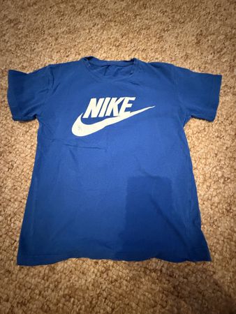 Blaues Nike T-Shirt mit Logo-Print