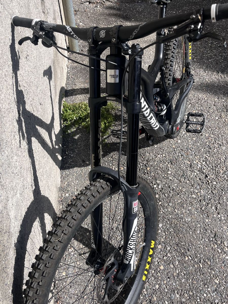 Santa Cruz Biciclette: Santa Cruz V10 2016 Grösse M – Usato da Obfelden venduto da Andrin.
