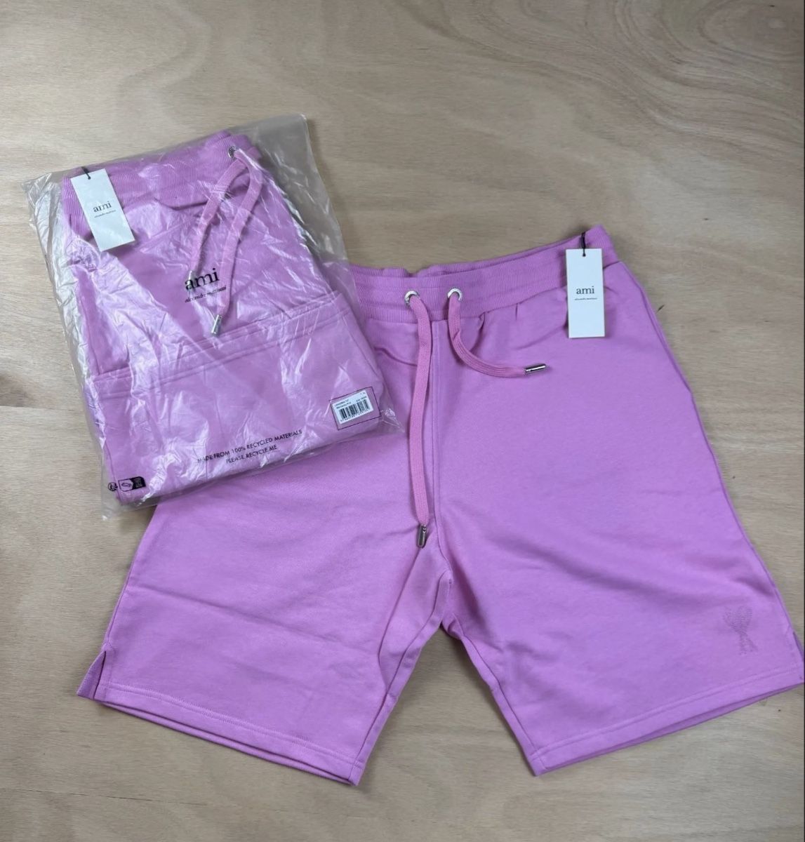 Hosen: Short Ami Paris - XL – Neu und originalverpackt aus Allschwil von TommyLee