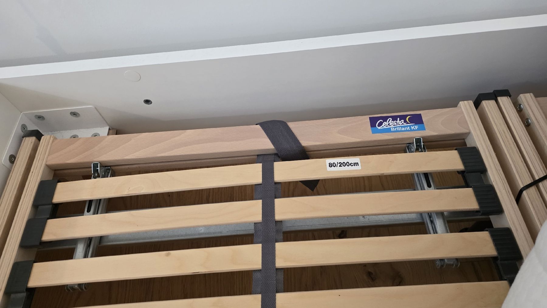 Betten: Bett 160cm breit mit zwei Nachttischli – Gebraucht aus Wallisellen von sarotome 4