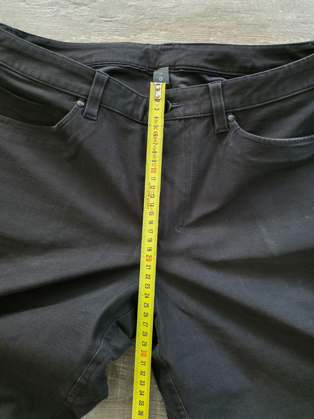 Lululemon Pantaloni: lululemon ABC 5-Pocket Hose 34 schwarz – Usato da Dietlikon venduto da Bonamesa 2