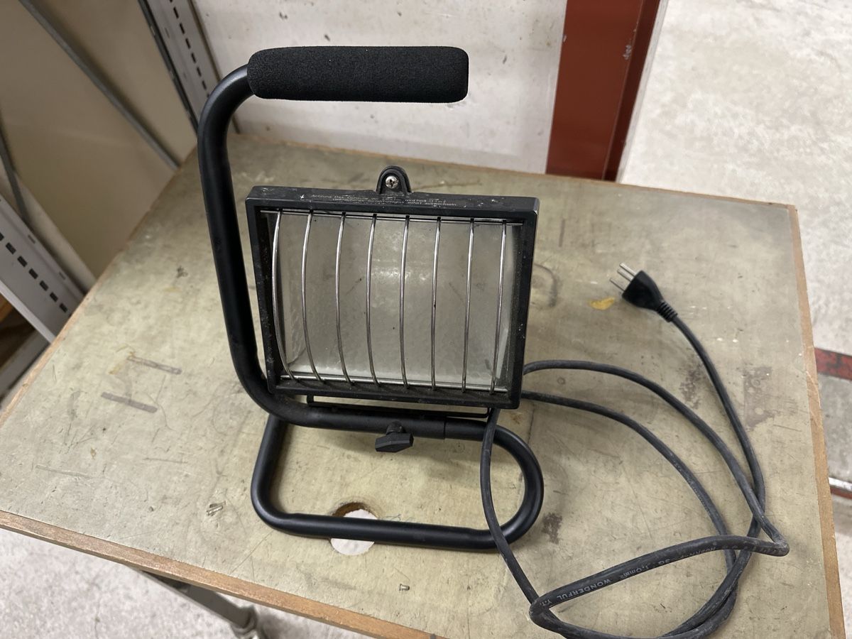 Lampade: Robuste Arbeitslampe / Baulampe / Halogenstrahler – Usato da Winterthur venduto da haelag