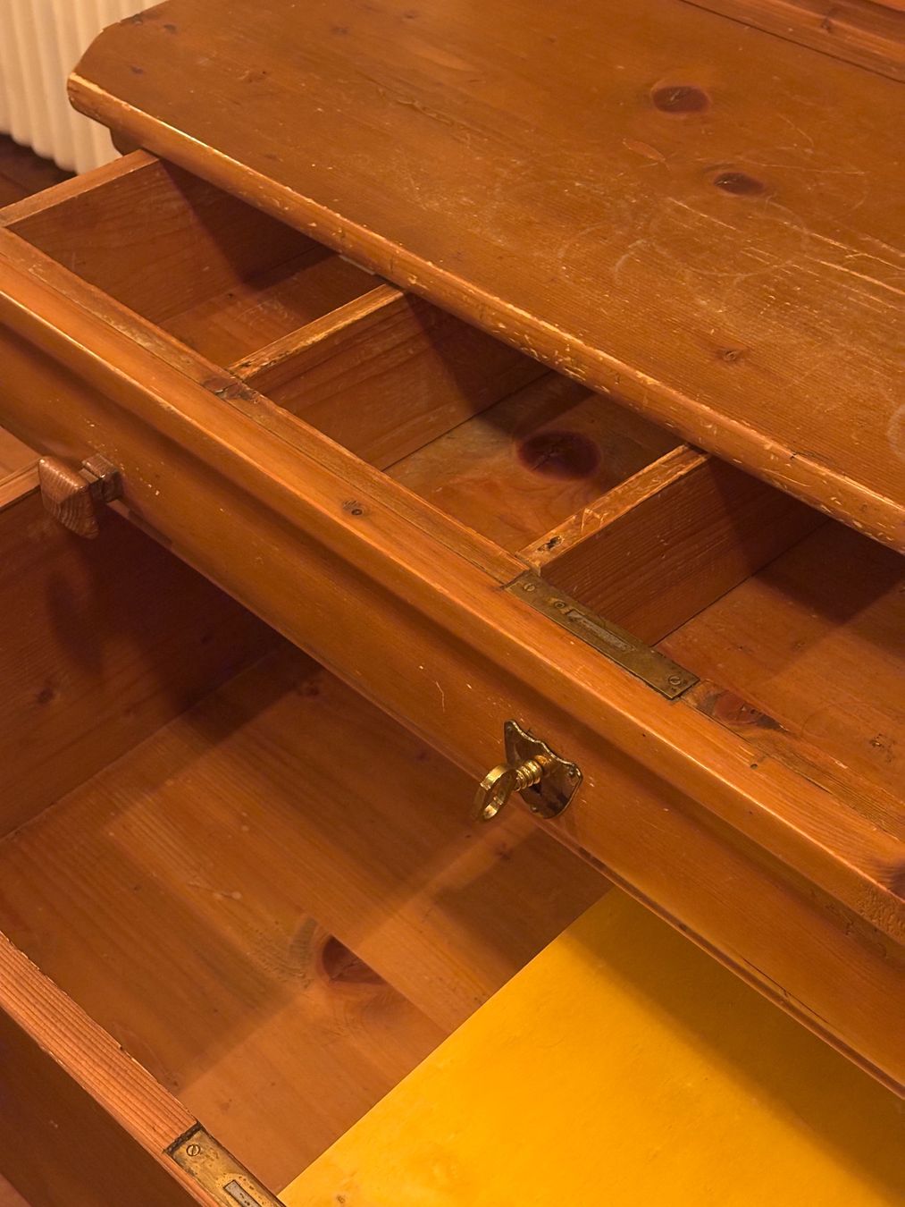 Armadi: Buffetschrank aus Holz mit Vitrine – Usato da Zürich venduto da YA-LE 5