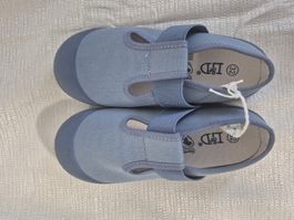 Chaussons bleues garçon taille 32 