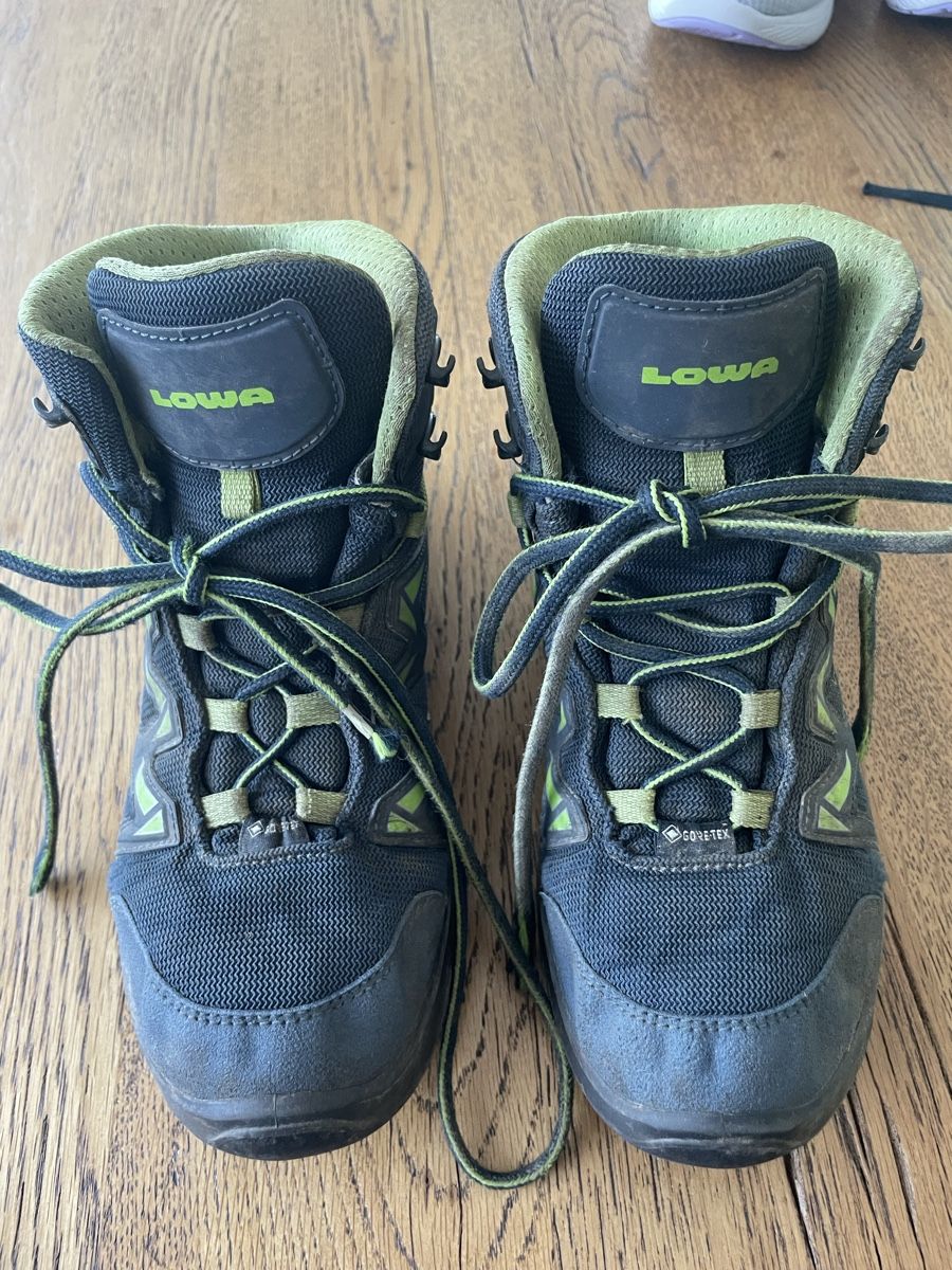 Lowa Schuhe für Jungen: Wanderschuhe von Lowa – Gebraucht aus Bonstetten von Panda_79