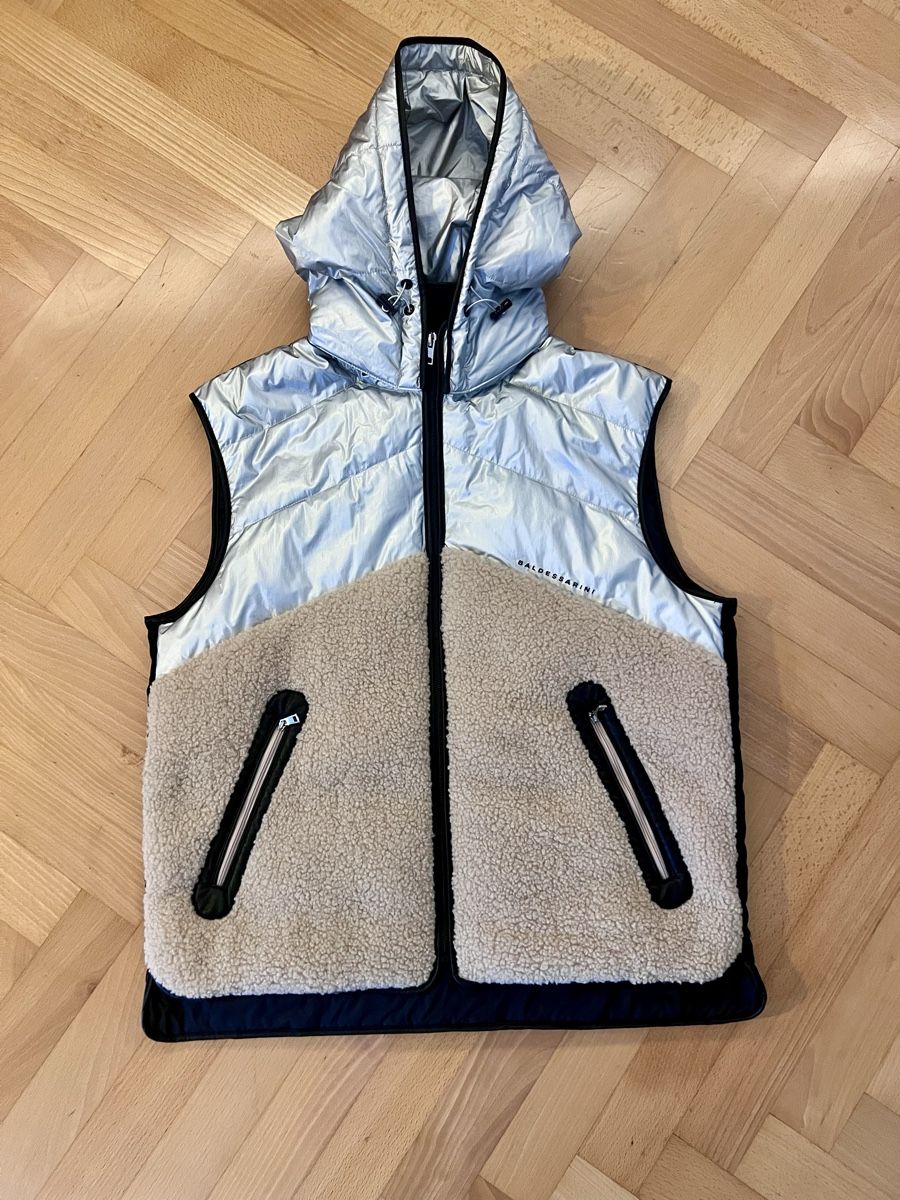 Gilets & Westen: Gillet / Weste mit Kapuze von Baldessarini, Grösse Large – Gebraucht aus St. Gallen von Floomer