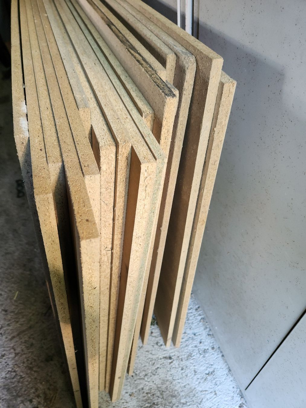 Servierplatten: 20 Stück Spanplatten Restposten 200x118x1.2/1.5/2 cm Stapel – Gebraucht aus Stein AG von Metaluna 2