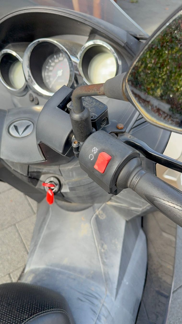 Veicoli elettrici: Elektro Vectrix Maxi Scooter VX1 Li – Usato da Hünibach venduto da Mdm071 6