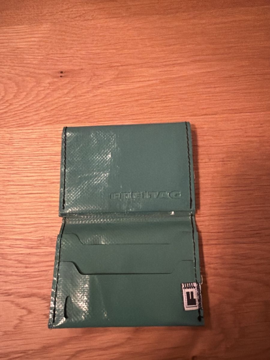 Freitag Portafogli: Freitag Wallet Green Recycled Material  – Usato da Sempach Station venduto da eshans05 1