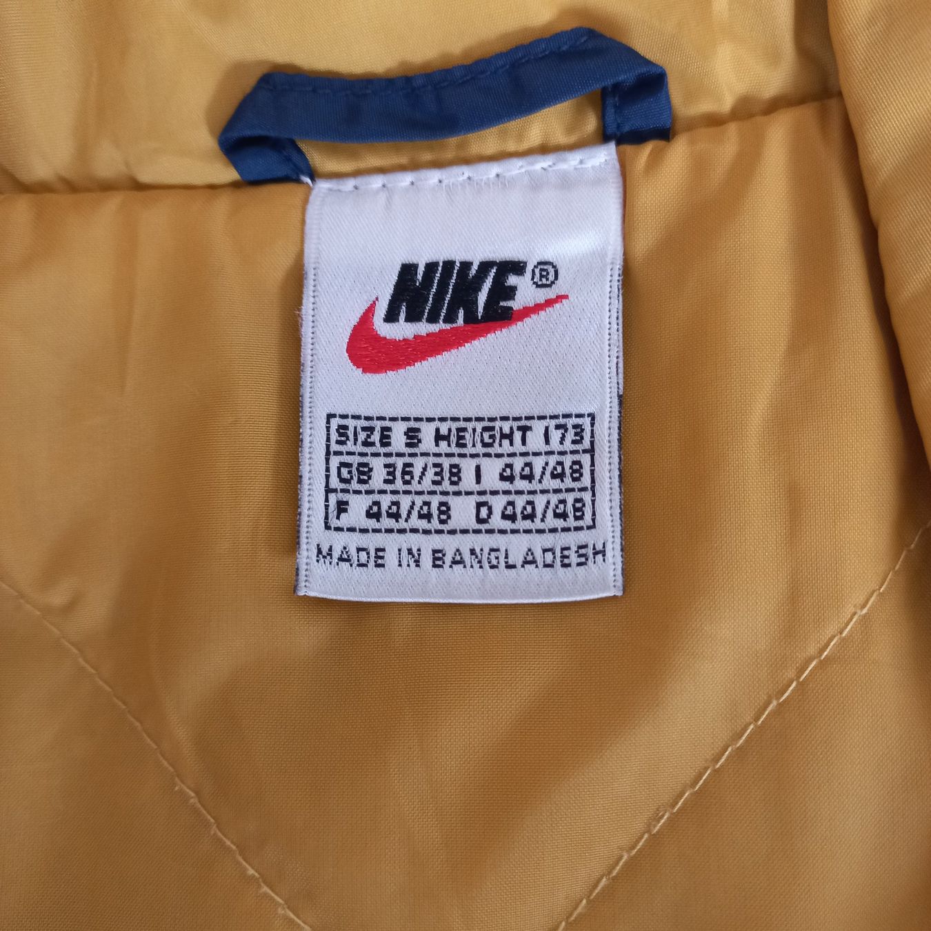 Nike Jacken: Vintage Nike Heavyjacket (S) – Gebraucht aus Chamoson von Sapoloshop 4