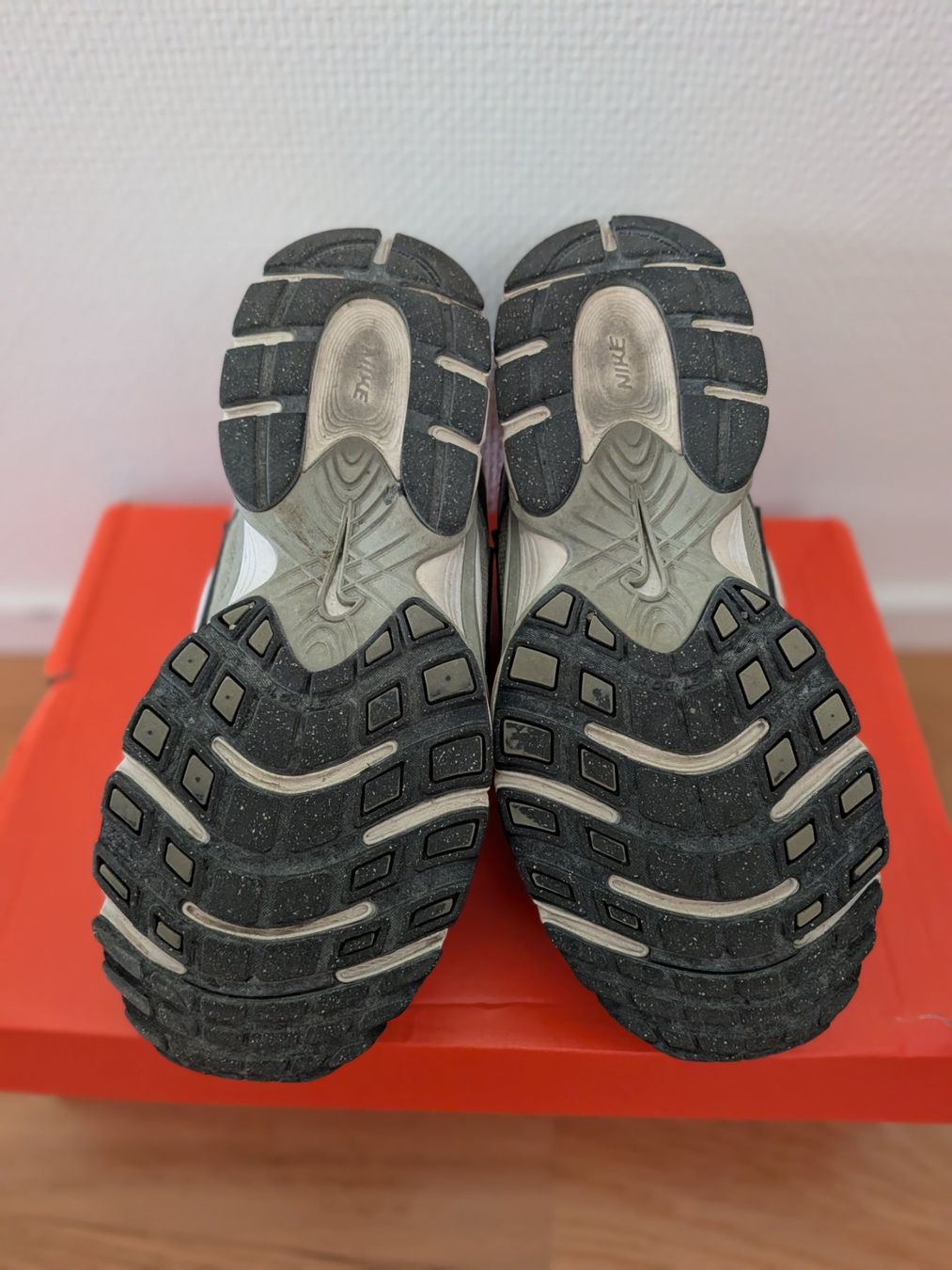 Nike Scarpe da uomo: Nike V5 RNR Sneaker silbern Grösse 39, gebraucht – Usato da Zürich venduto da BellaU 3