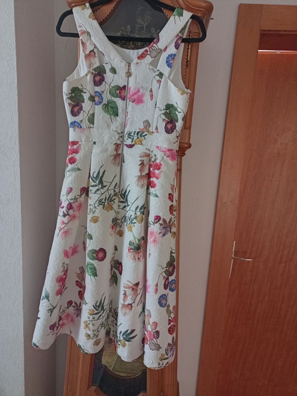 Kleider: très jolie robe à fleurs taille 36 – Gebraucht aus Monthey von 04Elisa 1