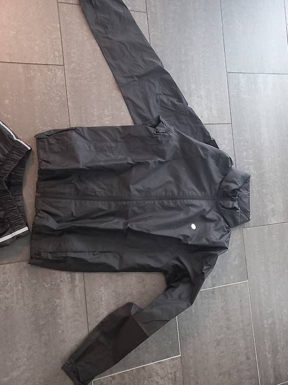 Ensembles: A vendre ensemble imperméable junior – D'occasion à Onnens FR par oma_7ngq 1