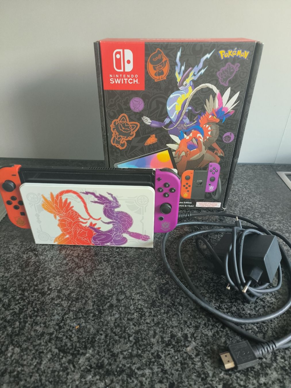 Nintendo Konsolen: Nintendo Switch OLED Pokémon Edition – Gebraucht aus Emmenbrücke von Marco01334