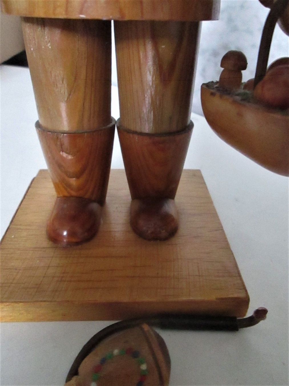 Figurines: Kleiner Holzmann. Räucherstäbchenhalter – D'occasion à Sementina par babucia 3