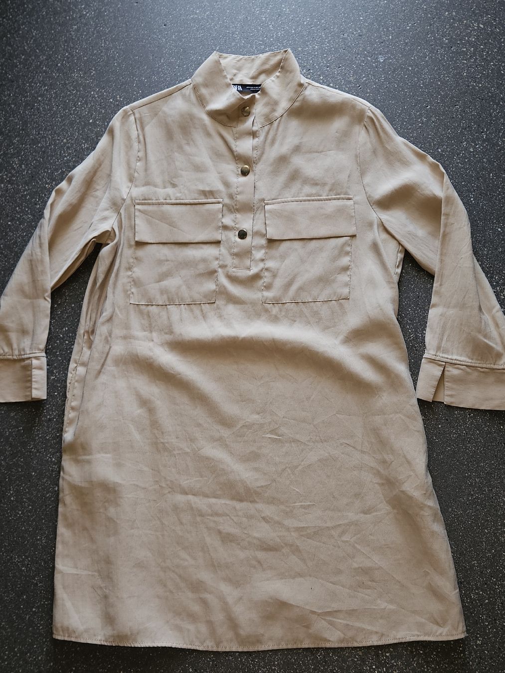Zara Kleider: ZARA Kleid beige Grösse M neuwertig – Neu (gemäss Beschreibung) aus Anwil von tamoos 2