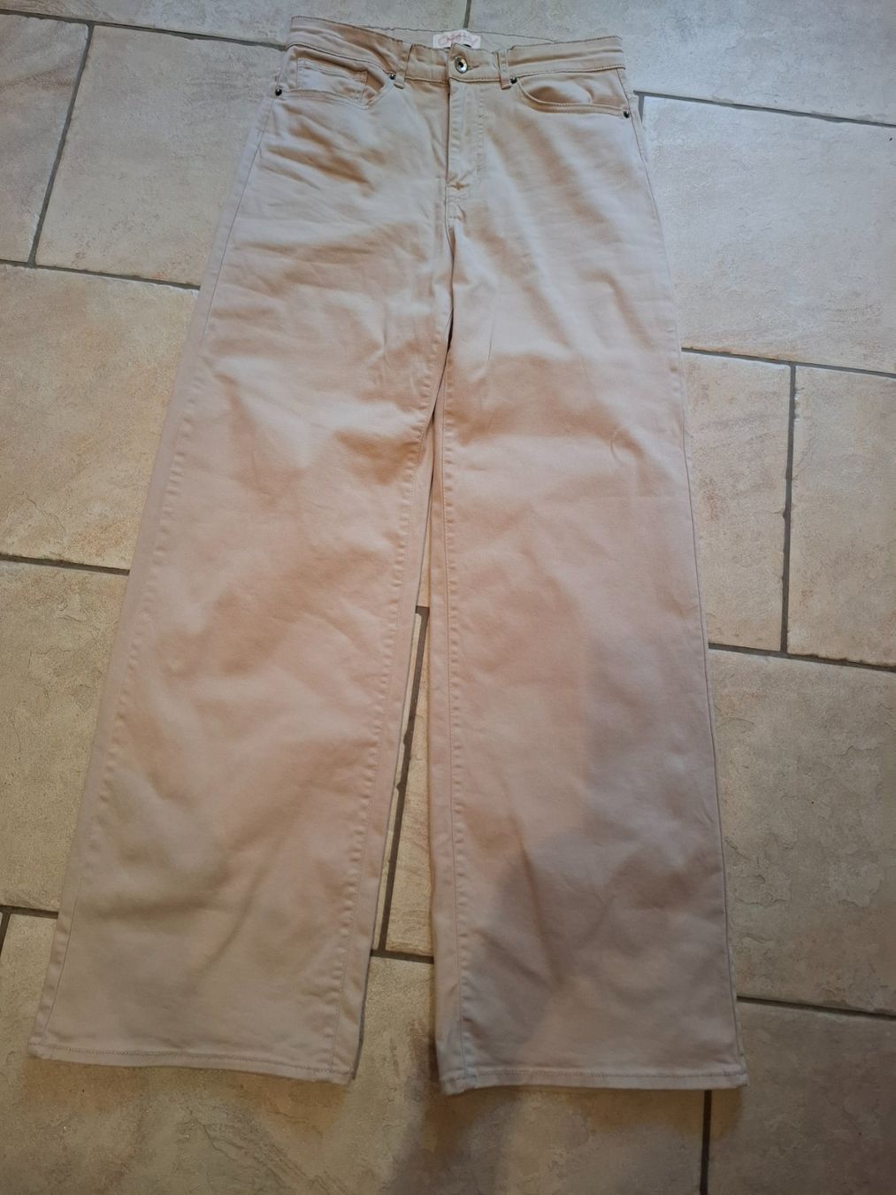 Only Jeans: Weite beige Jeans Only S / 32 – Nuovo (secondo la descrizione) da Wenslingen venduto da kasjupeia