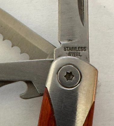 Tous les outils: 1 Multitool mit Holzgriff – Neuf (Voir description) à Zürich par Policepatch 3